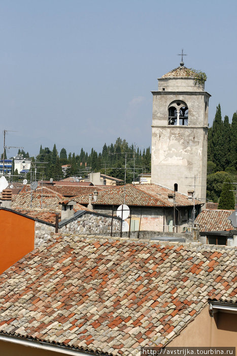 крыши Сирмионе Сирмионе, Италия