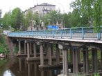 Тот же мост с другого берега Вытегры. На другом берегу — развилка дорог на три направления: Петербург, Вологда, Пудож и Медвежьегорск
