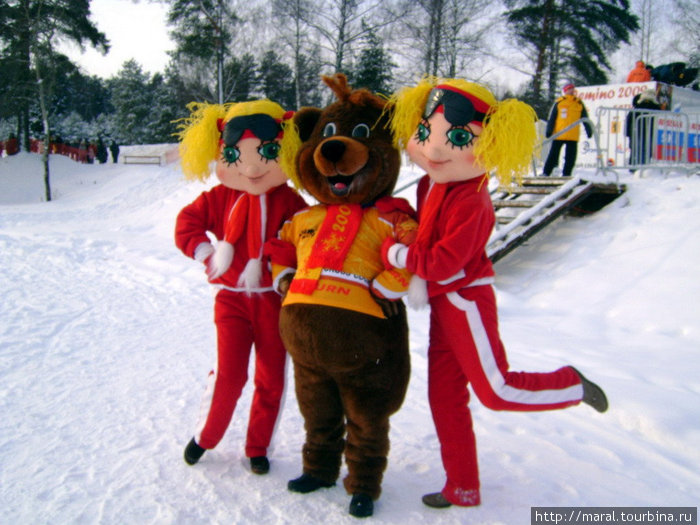 Не только я вас приглашаю, но и мишка Дёмка с двумя очаровательными лыжницами Рыбинск, Россия