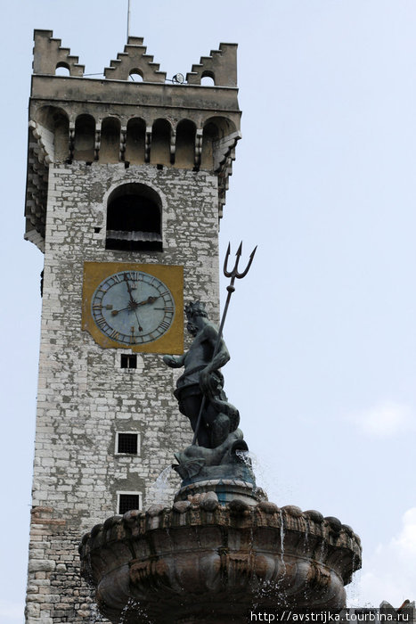 башня Палаццо Преторио и фонтан Нептуна Тренто, Италия