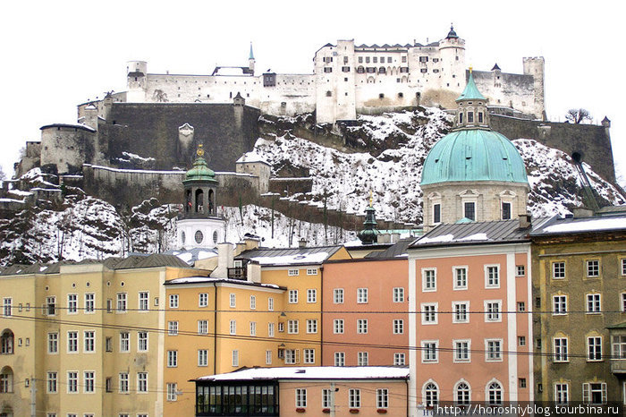 Несмотря на неимоверную туристическую популярность город крайне приятен и самобытен, а зимой он вообще похож на сказку Зальцбург, Австрия
