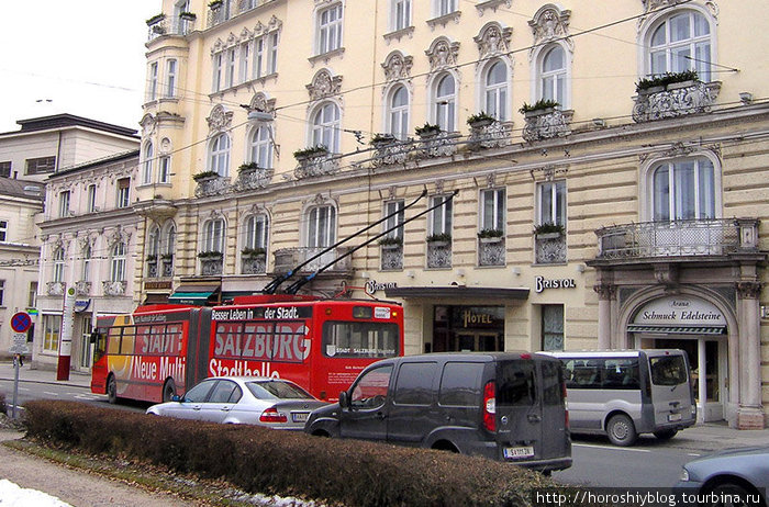 В отличие от других крупных австрийских городов, трамваев здесь нет, вместо них довольно скучного вида троллейбусы Зальцбург, Австрия
