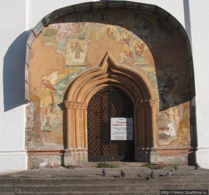 Фрески у входа в Софийский собор Вологда, Россия
