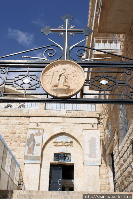 Вход в монастрь Святой Феклы Маалула, Сирия