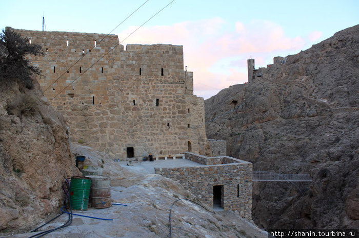 Монастырь Мар Муса — вид сзади Мар-Муса-аль-Хабаси, Сирия