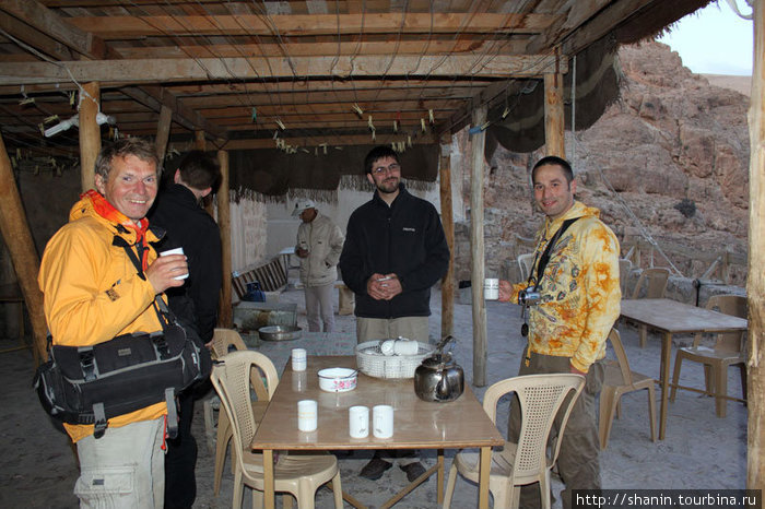 Чаепитие на веранде Мар-Муса-аль-Хабаси, Сирия