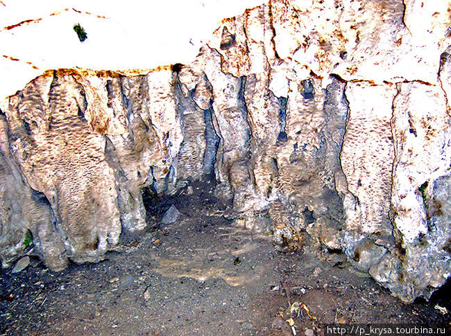 Мини-пещеры у Чертова моста