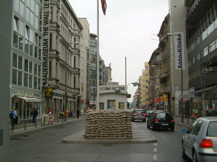 Музей Берлинской стены у Чекпойнт Чарли / Museum am Checkpoint Charlie