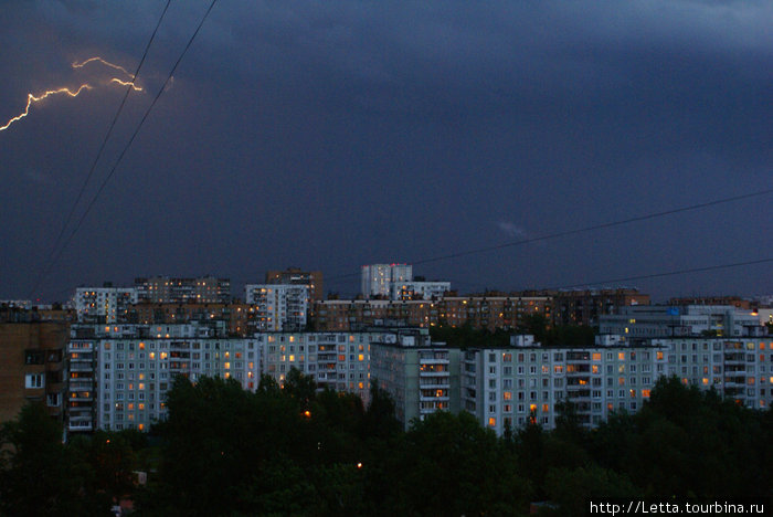 Июньская гроза в небе над Москвой Москва, Россия