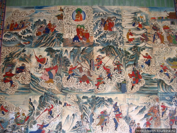 На стенах внутри зданий монастыря можно найти вот такие картины-эпопеи — типичные предки комиксов! Провинция Ганьсу, Китай