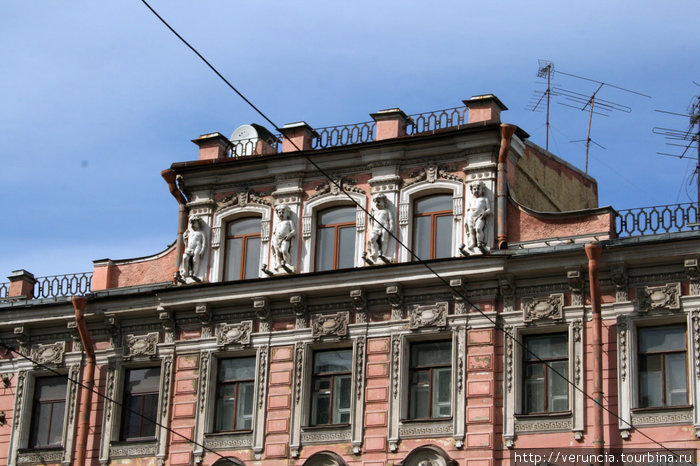 Ангелы Невского проспекта. Санкт-Петербург, Россия