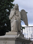 Больше всего каменных ангелов в Некропле Александро-Невской лавры.