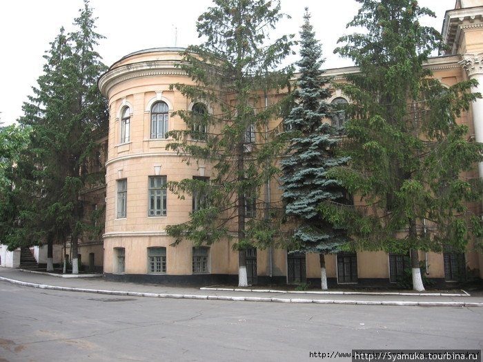 Левая сторона здания. Первомайск, Украина