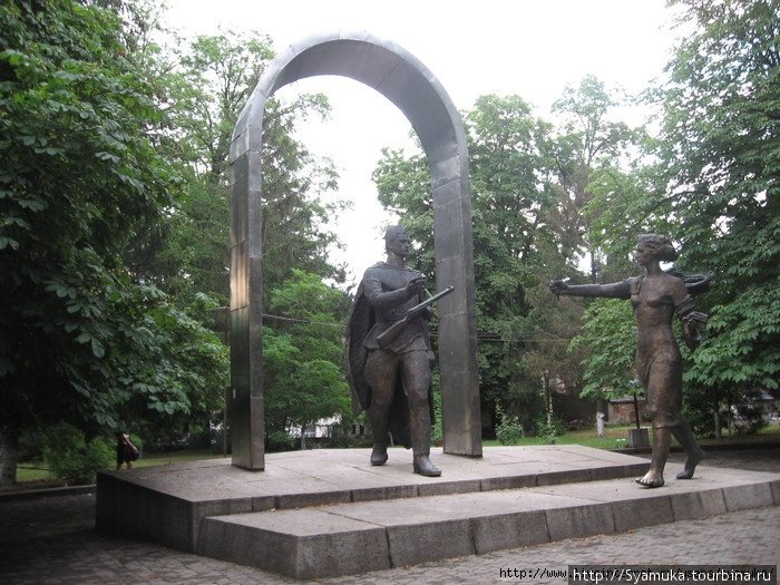 Памятник в Сквере. Первомайск, Украина