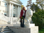 Лев у Елагиноостровского дворца.