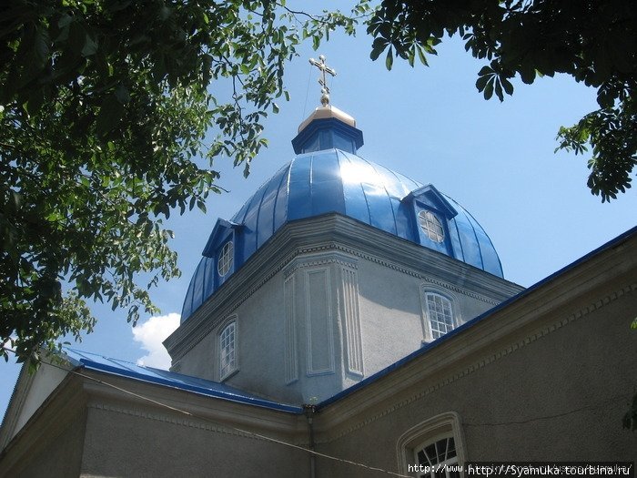 Недалеко от автовокзала — Покровская церковь 1805 года. Первомайск, Украина