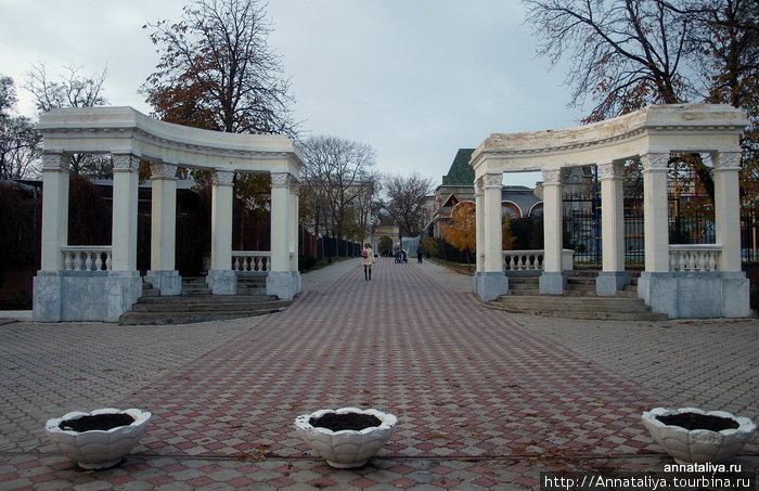 Вход в городской сад Новочеркасск, Россия