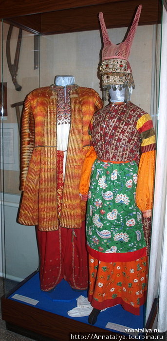 Вообще же, казаки и их жены одевались вполне нарядно, особенно в праздники. Новочеркасск, Россия