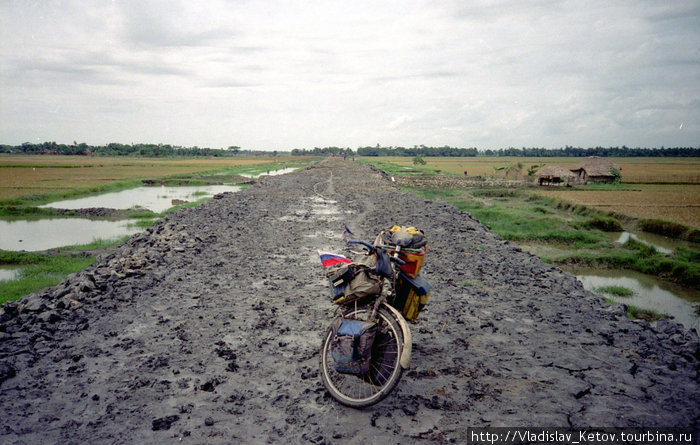 И дороги здесь соответствующие Бангладеш