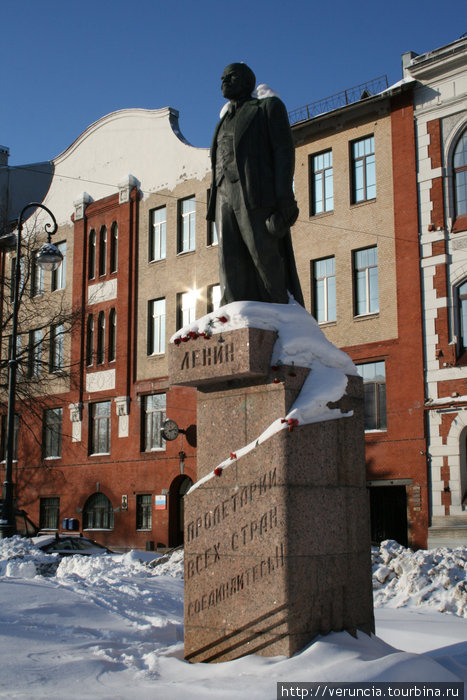 Памятник Ленину на Большом пр. Санкт-Петербург, Россия
