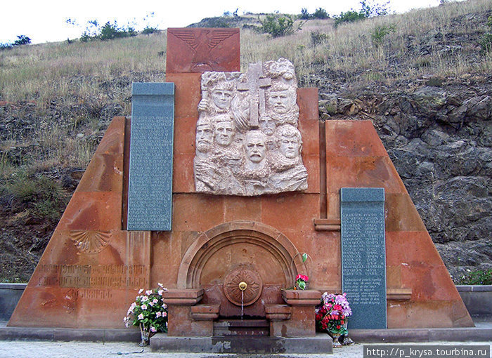 Монумент воинам в Степанакерте Азербайджан