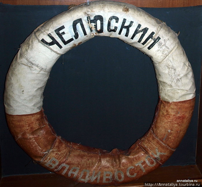 Спасательный круг с борта парохода. Санкт-Петербург, Россия