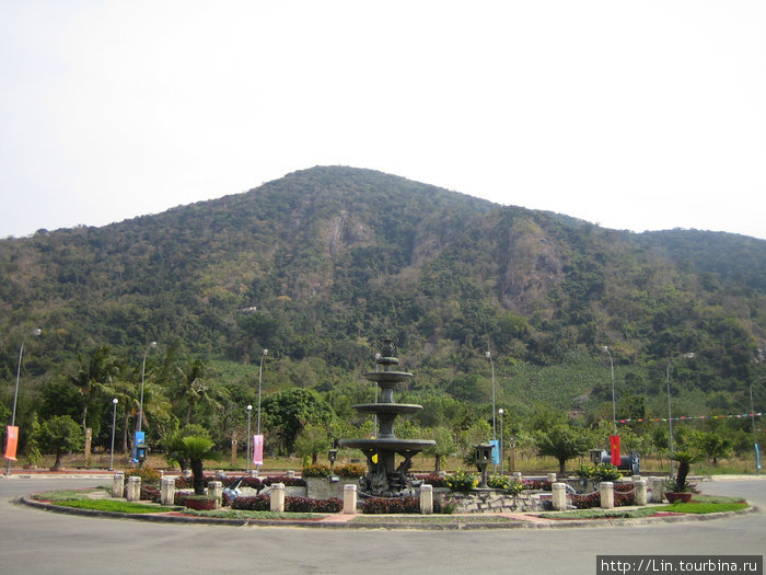Священная гора Та Ку Фантхиет, Вьетнам
