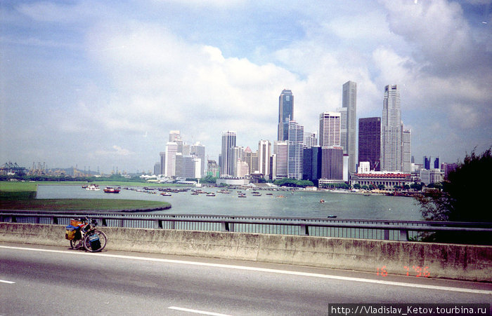 Позади Индийский океан Сингапур (город-государство)