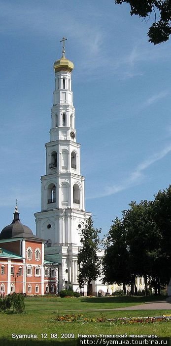 В 1850 году колокольня была достроена до шести ярусов и достигла высоты 93 метра. Дзержинский, Россия