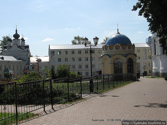 В 1893 году на территории монастыря по проекту А. С. Каминского была построена Часовня Святителя Николая на месте явления его Честного Образа. Дзержинский, Россия