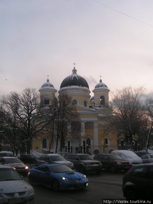 Вид на собор с площади Санкт-Петербург, Россия