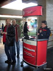 Перед входом на платформу, где идет посадка на Красный евростар, всегда ставят стол со специальной информацией, дабы пассажиры ничего не перепутали и не уехали, куда не следует.