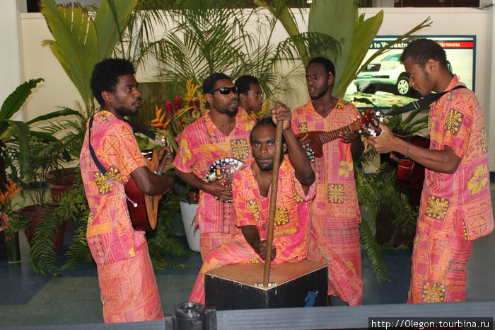 Музыканты в аэропорту Остров Эфате, Вануату