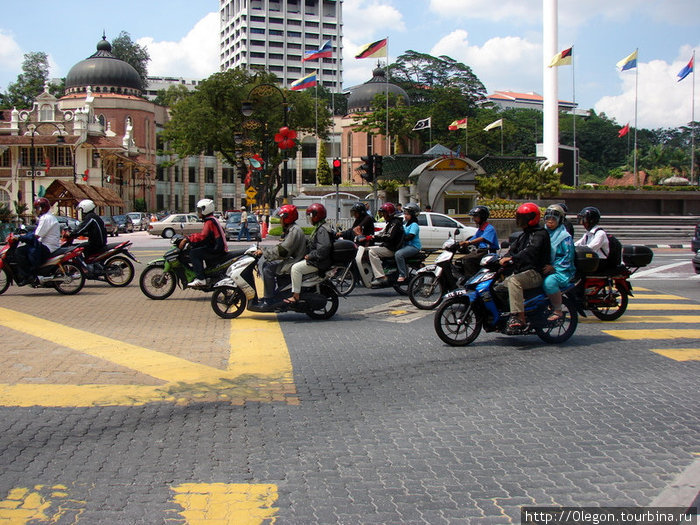 Мотобайки- главный транспорт во всей Азии Куала-Лумпур, Малайзия