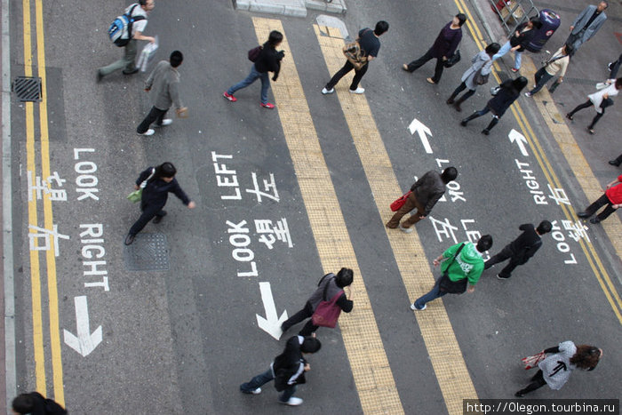 Люди влево, люди вправо Гонконг