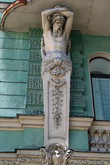 Кариатида, украшающая дом на ул. Ленина.