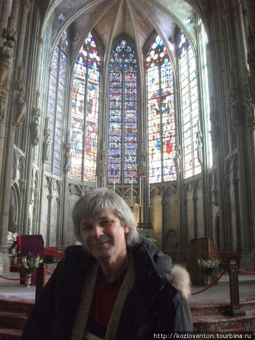 Внутри церкви. Каркассон, Франция