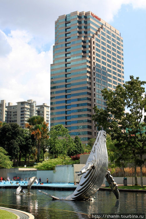 Рыба и небоскреб Куала-Лумпур, Малайзия