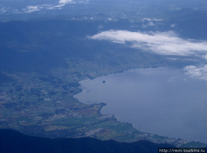 Во многих вулканических кальдерах Суматры находятся озера Суматра, Индонезия