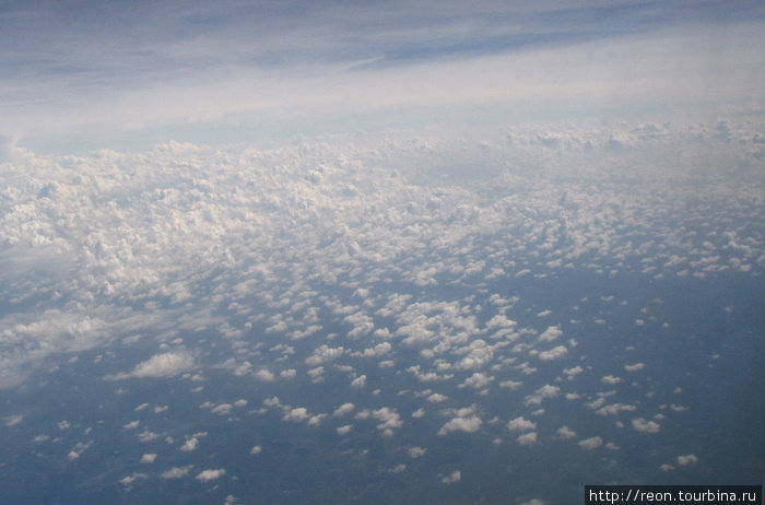 Облака над Суматрой — как будто подушку разодрали :) Суматра, Индонезия