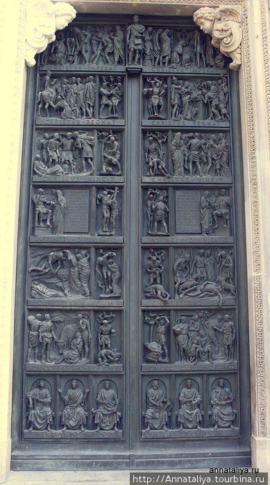 Двери Милан, Италия