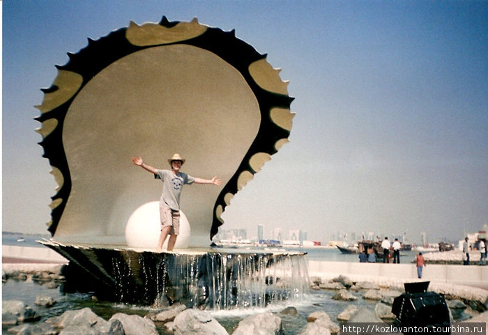 Фонтан Жемчужина на набережной. Доха, Катар