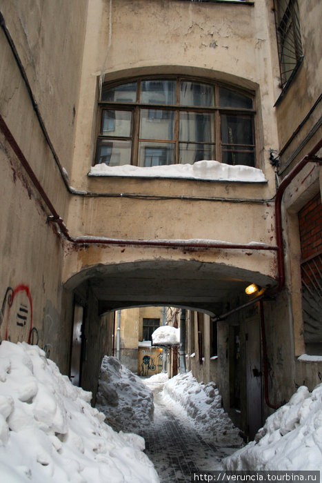 И еще один двор, ведущий на ул. Достоевского. Санкт-Петербург, Россия