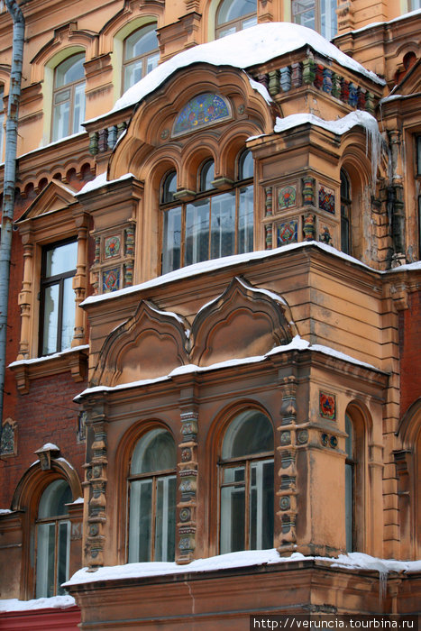 И еще один дом, похожий на сказочный теремок. Санкт-Петербург, Россия