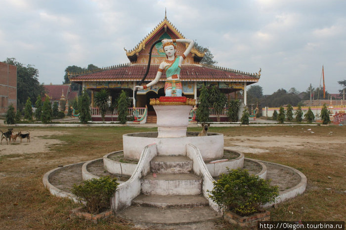 Сколько добрых дел сделано, столько и капель воды с косы Вьентьян, Лаос