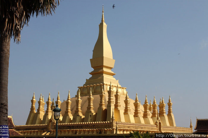 Золотая ступа Вьентьян, Лаос