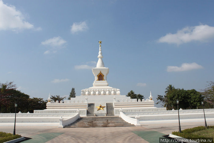 Монумент воинам Вьентьян, Лаос