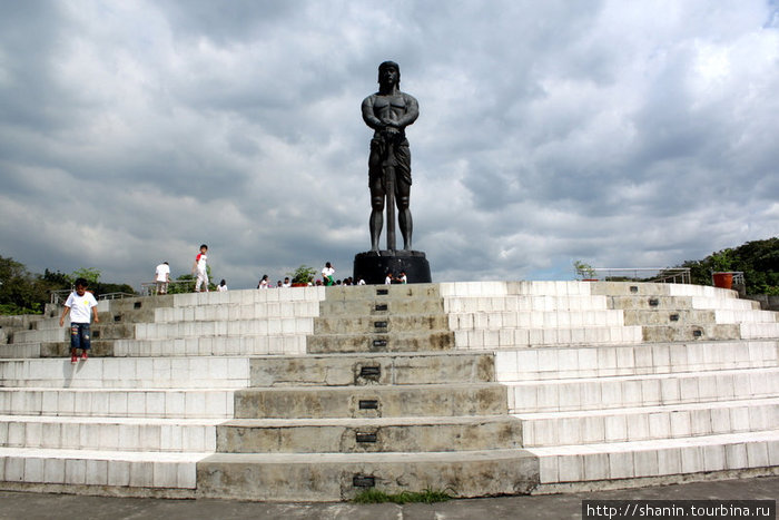 Памятник Свободы в центре Манилы Манила, Филиппины