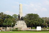 Памятник Хосе Рисалю — национальному герою борьбы за независимость Филиппин.