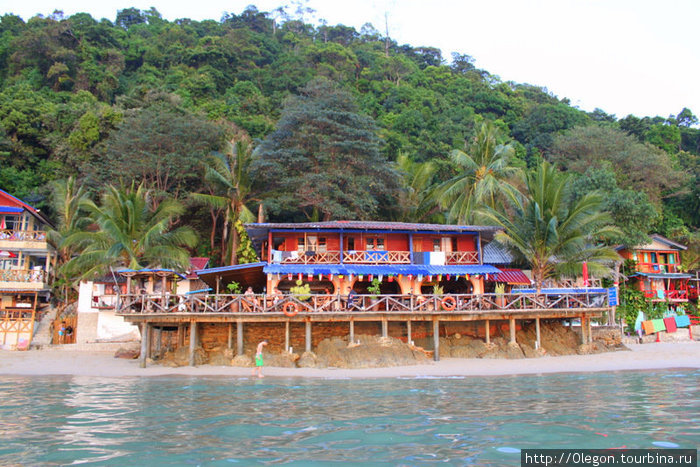Отель и ресторан на западной части острова